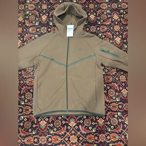 Nike tech, brown, medium men’s